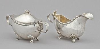 GRÄDDSNIPA och SOCKERSKÅL, silver, rokokostil, importstämplar, 1900-talets mitt. Tot v 485 g.