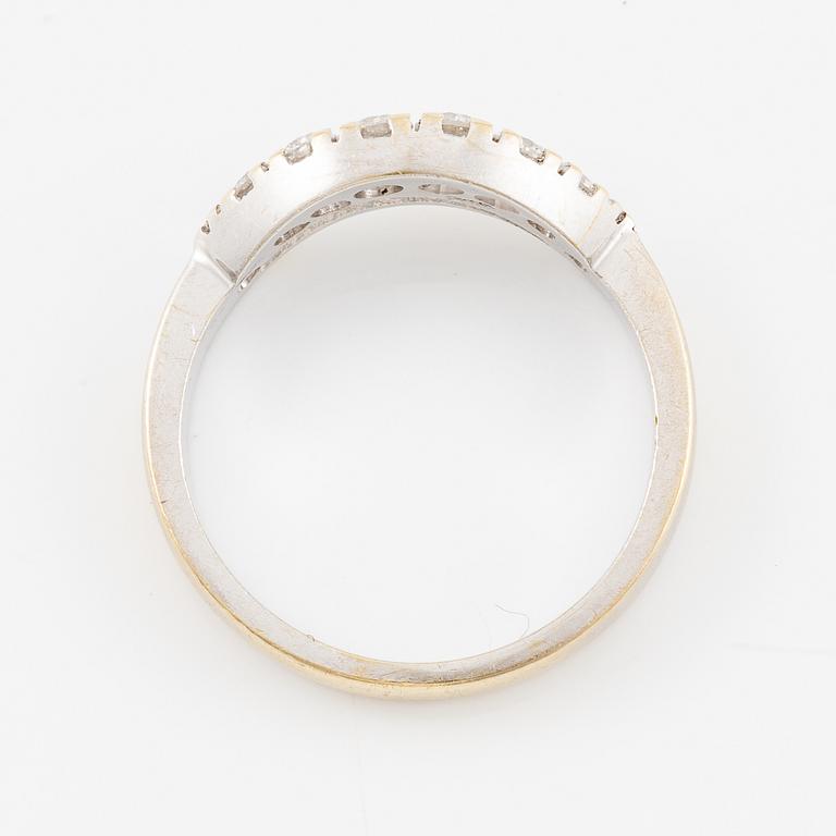 Ring, 18K vitguld med briljantslipade diamanter.