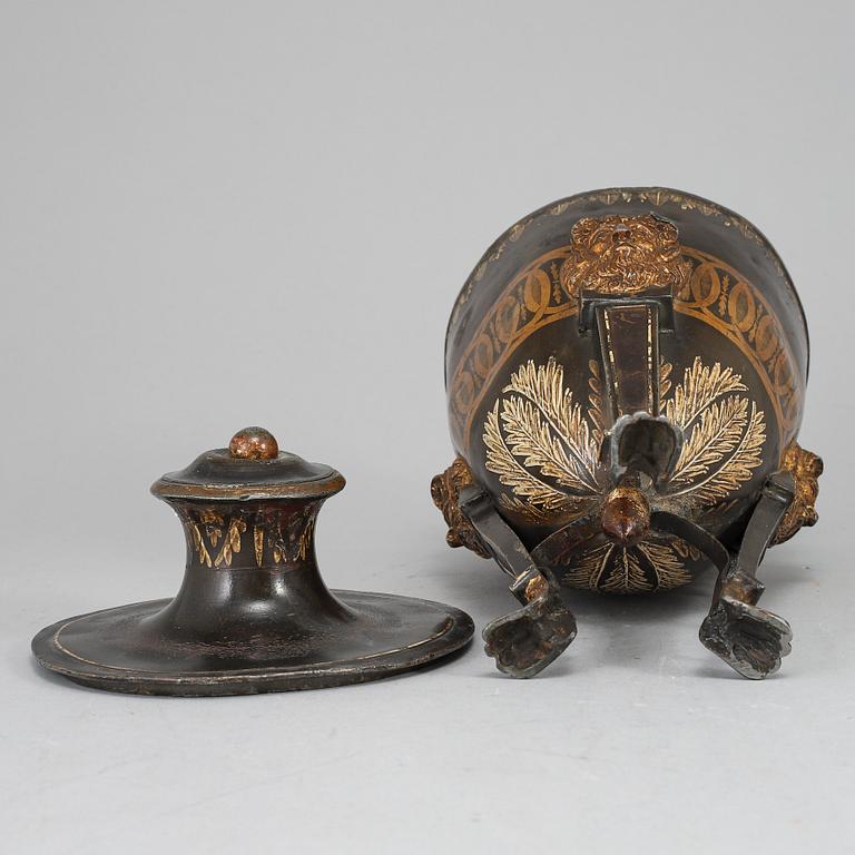URNA MED LOCK, Biedermeier, sannolikt Tyskland, 1800-talets första hälft.