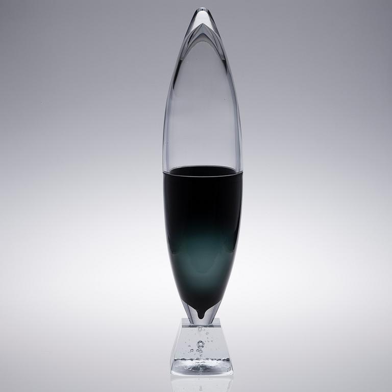 TARU SYRJÄNEN, KOSNTGLAS. "Nousu" (Stigningen), sign. Taru Syrjänen 1999.