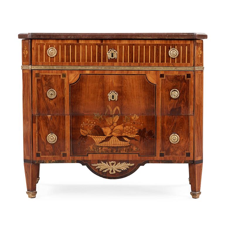 BYRÅ, av Gustaf Foltiern (mästare i Stockholm 1771-1804), ej signerad. Gustaviansk.