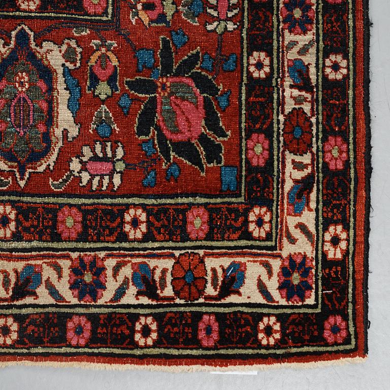 A carpet, semi-antique Veramin, ca 312-315 x 208,5-211,5 cm.