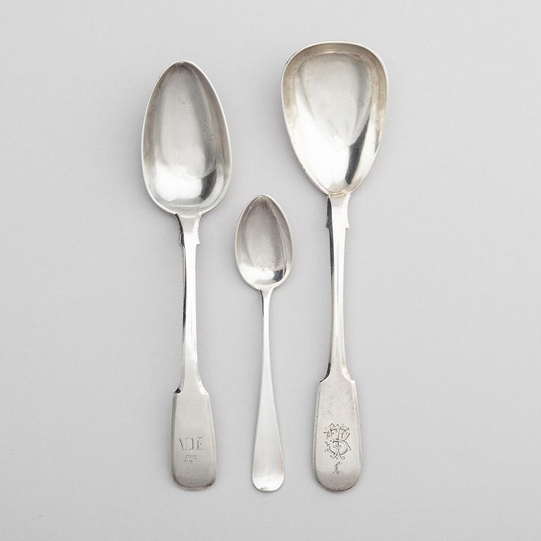 An Italian 20th century 188+3 pieces silver cutlery set, marks of Società Italiana Argenti di Pordenone.