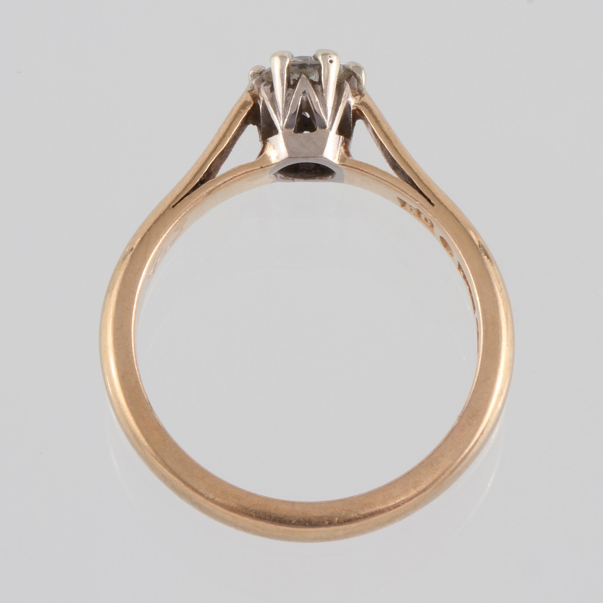 RING, 18K guld med briljantslipad diamant ca 0.32 ct, Öbergs Stockholm, 1943. Vikt 3,9 gram.