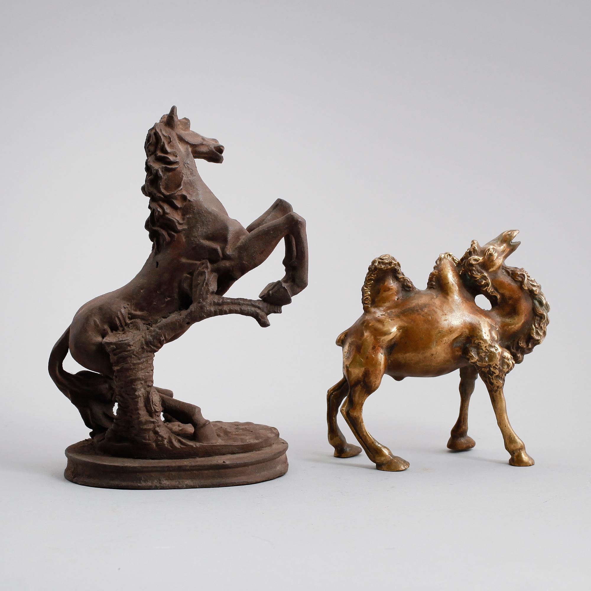 FIGURER, 2 st, brons och metall, Kina, 1900-tal.