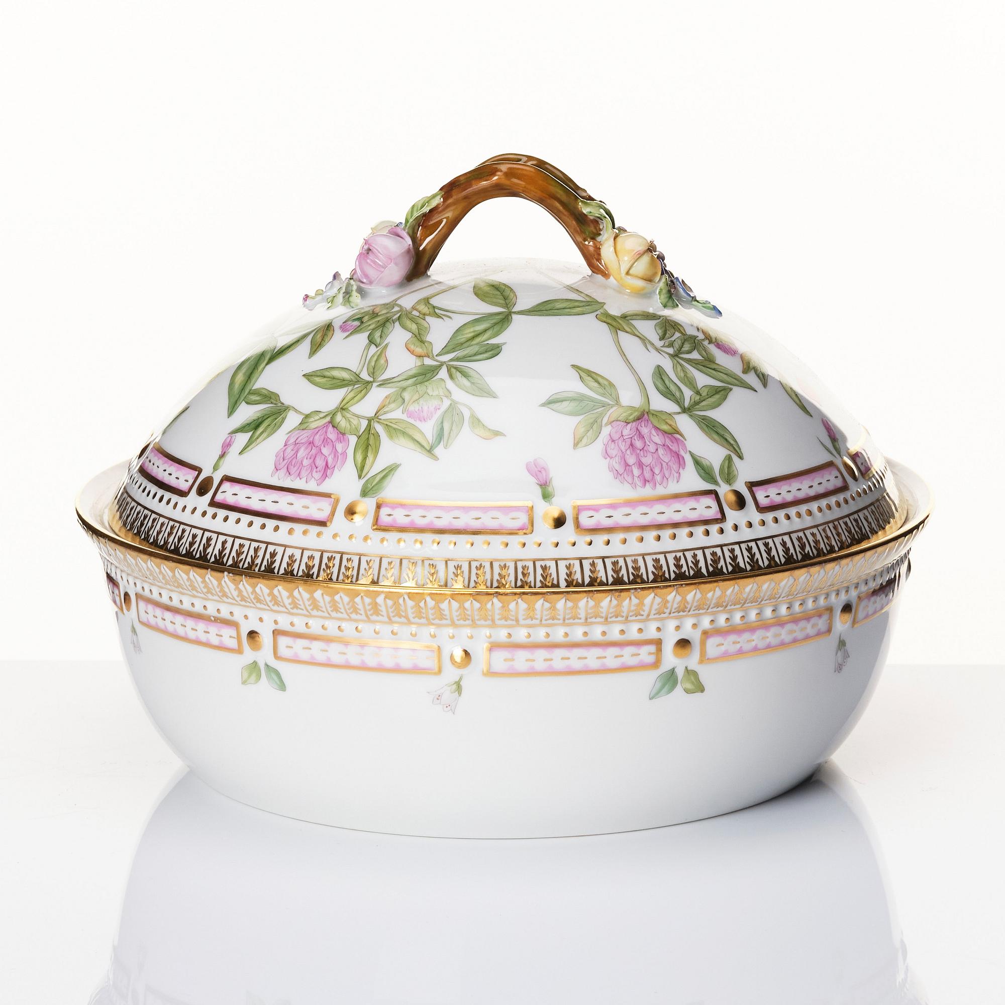 Karott med lock, porslin. Royal Copenhagen, "Flora Danica", Danmark, 1900-tal.
