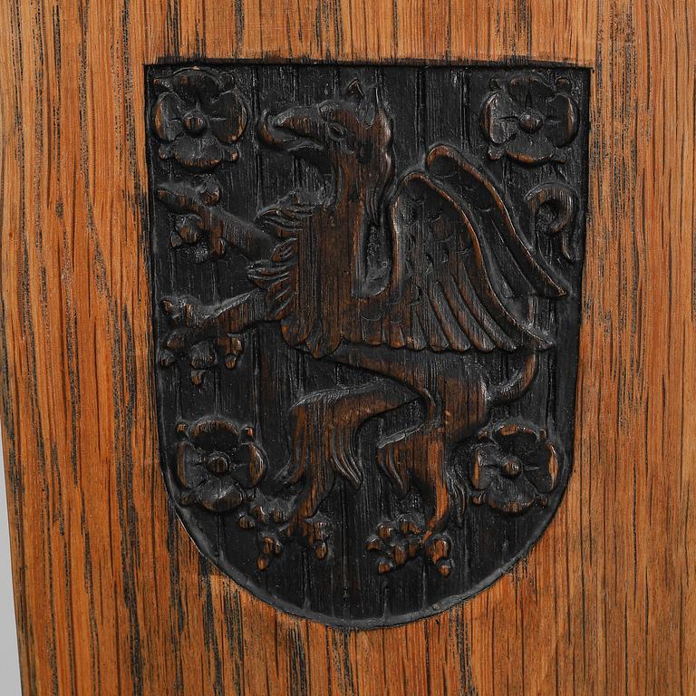 An oak art noveau chair from around year 1900.