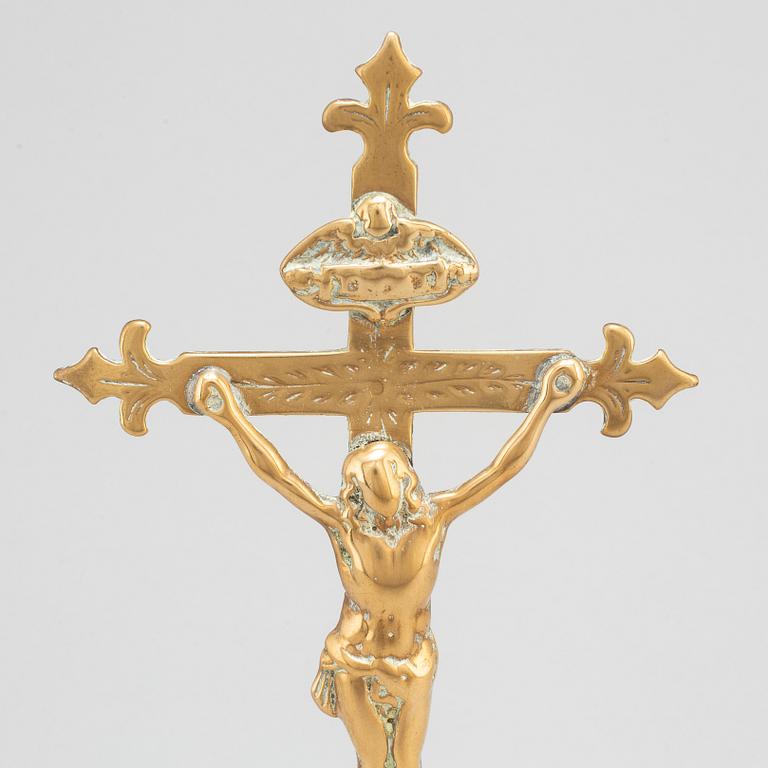 An 18th century bronze crucifix.