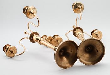 KANDELABRAR, 1 par, mässing, Nils Petter Linderberg, Sundsvall, omkring år 1900.