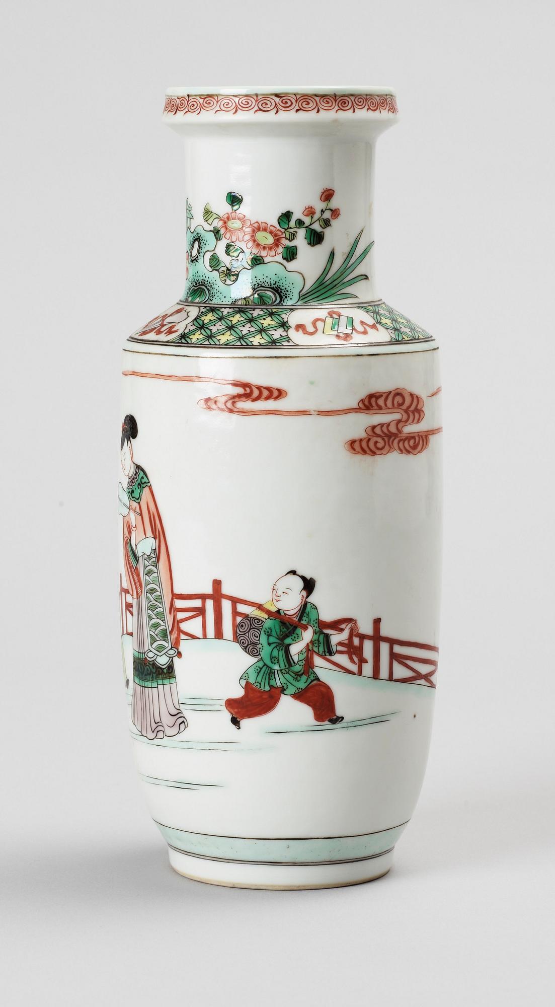 ROLEAUVAS, porslin. Kina. 1900-talet.