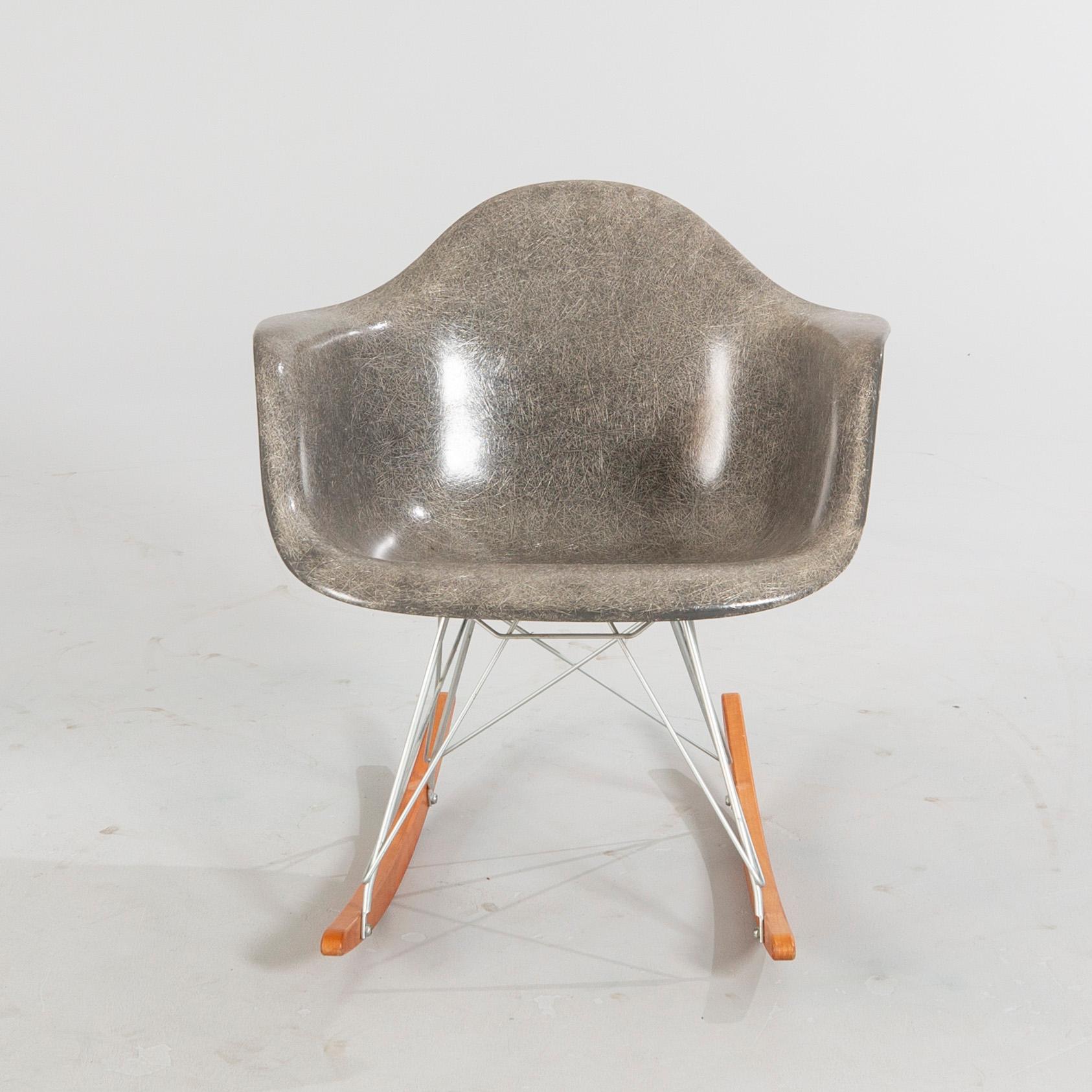 Charles and Ray Eames, gungstol "RAR" sits av GATC för Herman Miller 1960.