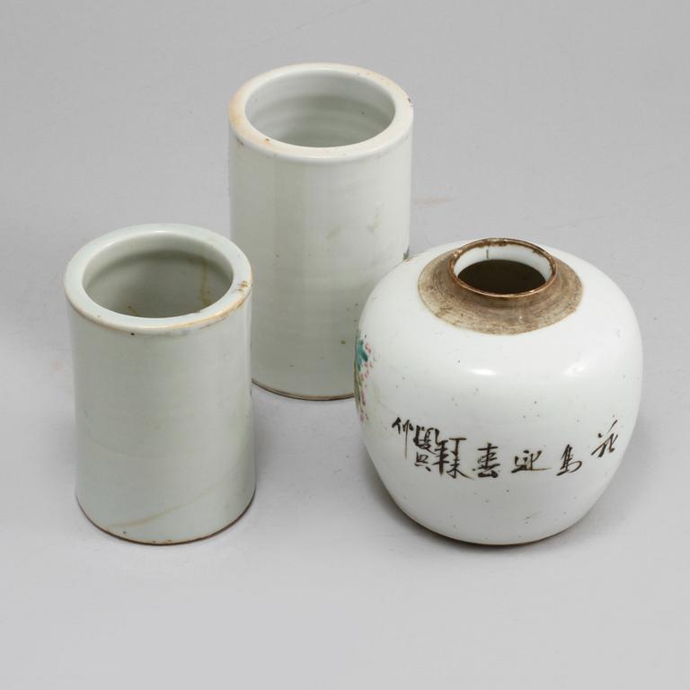 VASER, 2 st, samt BOJAN, porslin, Kina, 1900-tal.