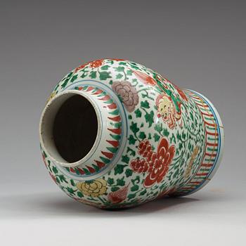 A Transitional wucai jar, 17th Century.