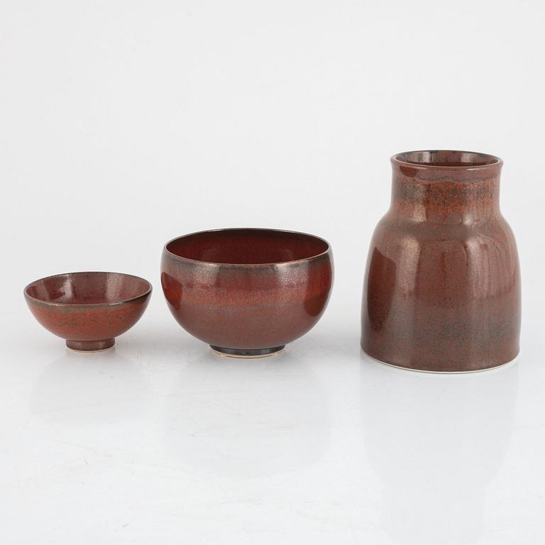 Lasse Östman, two stoneware bowl and a vase, signed.