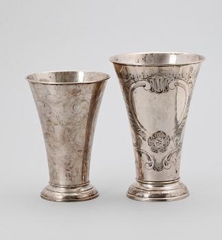 BÄGARE, 2 st, silver, C G Hallberg, Stockholm 1932 samt 36. Totalvikt 746 g.