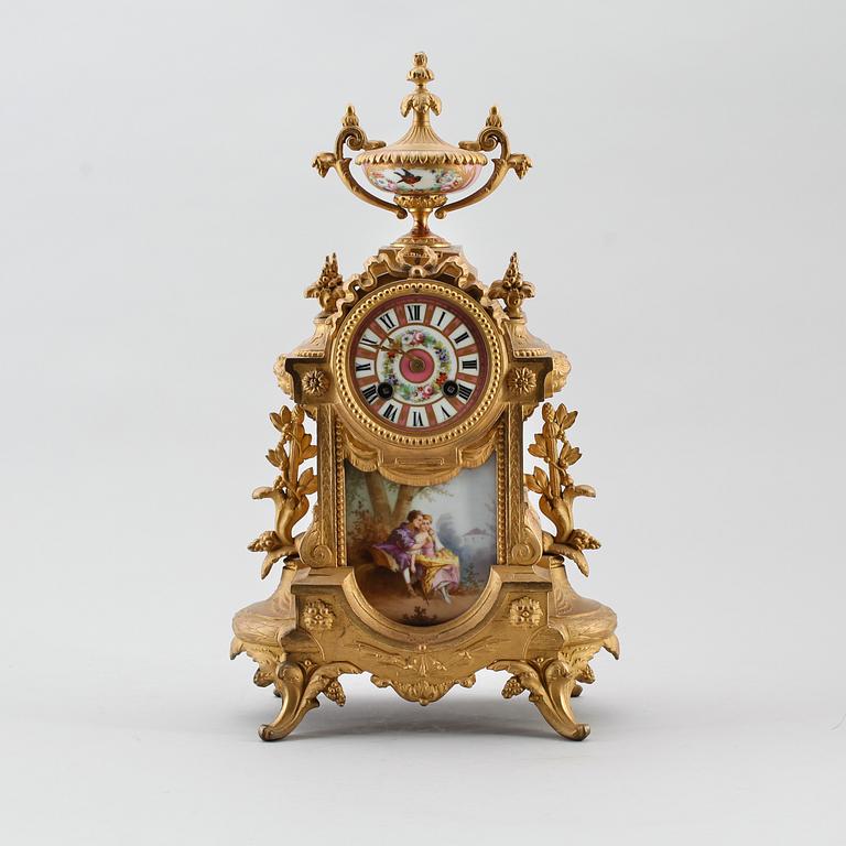 BORDSPENDYL, Frankrike, Louis XVI-stil, 1800-talets andra hälft.