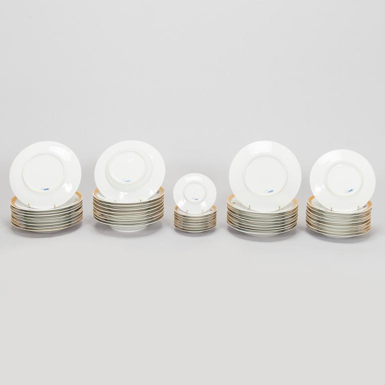 Royal Copenhagen, ruoka-astiasto, 55 osaa, posliinia, "Golden basket" Tanska.