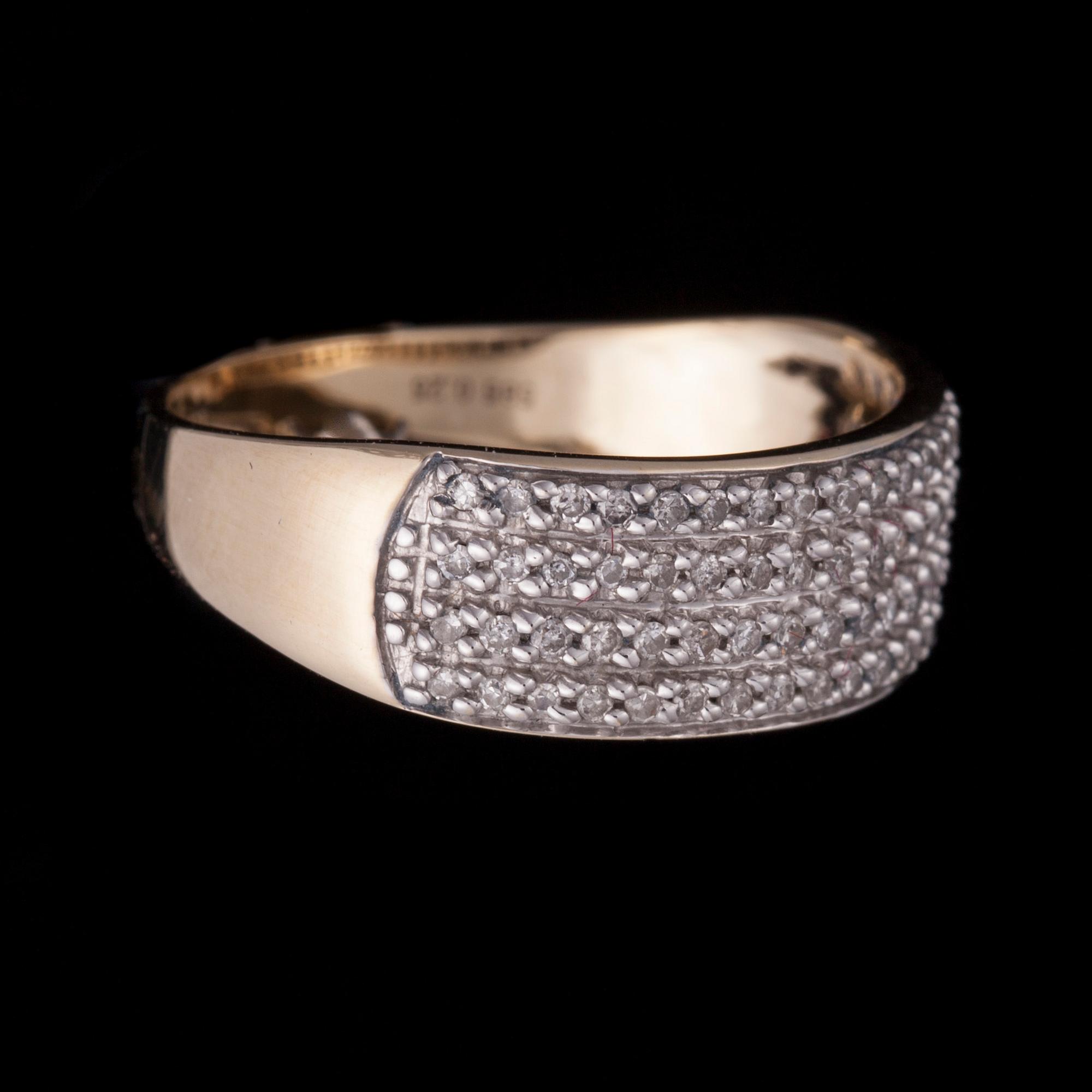 RING, 14K guld, diamanter. Vikt ca 2,8 g.
