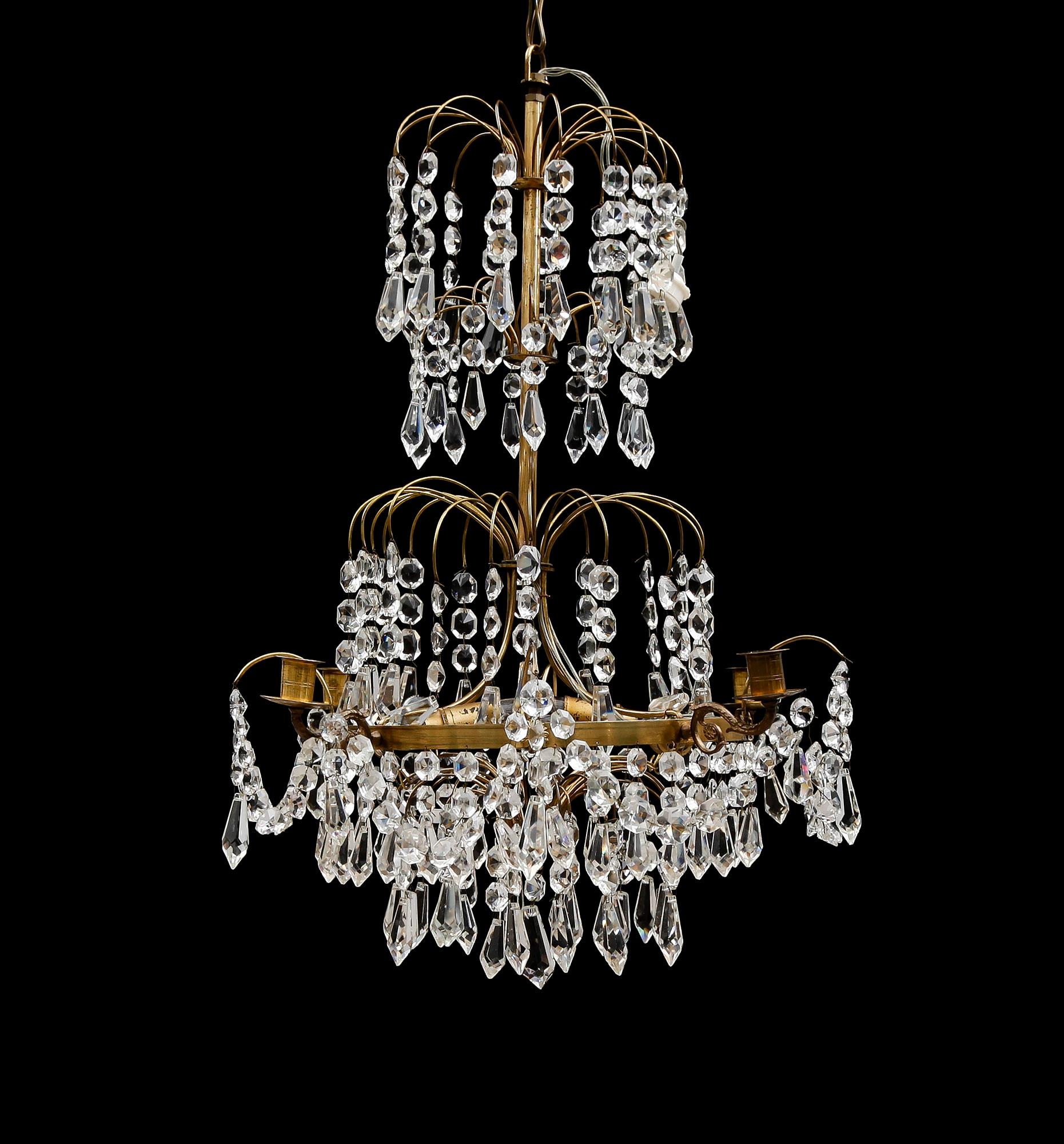 LJUSKRONA, gustaviansk stil, 1900-talets mitt. Höjd 62 cm.
