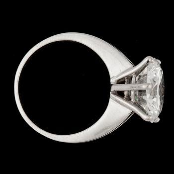 A brilliant cut diamond ring, 5.87 cts.