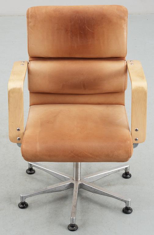 SKRIVBORDSSTOL, "Plaano" av Yrjö Kukkapuro för Avarte, Finland.