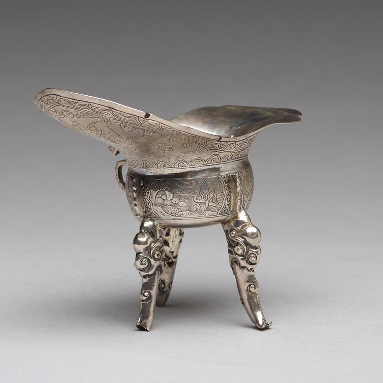 VINOFFERKÄRL, silver. Qingdynastin, 1800-tal med inskription.