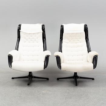 Alf Svensson & Yngvar Sandström, a pair of 'Form 8'/'Galaxy' easy chairs, Dux, 1970's.