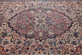 Matto, an antique Teheran probably, ca 317,5-319 x 206,5-215,5 cm.