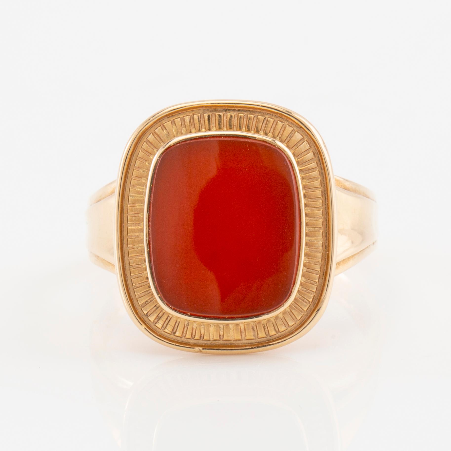 Klackring 18K guld med karneol, Ceson Göteborg 1956.