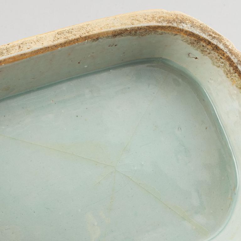 A blue and white tureen with cover, Qing dynasty, Qianlong (1736-95).