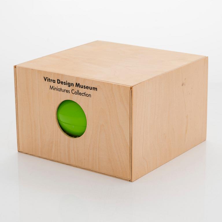 Eero Aarnio, miniatyyri, "Pastilli", Vitra Design Museum.