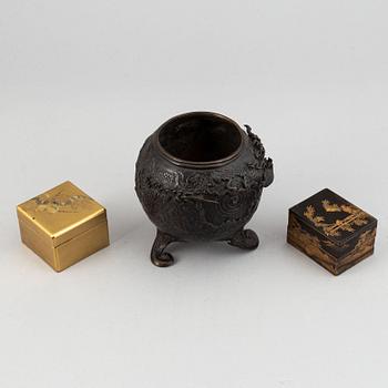 A Japanese bronze censer and two lacquer boxes with cover, Meiji period (1868-1912).