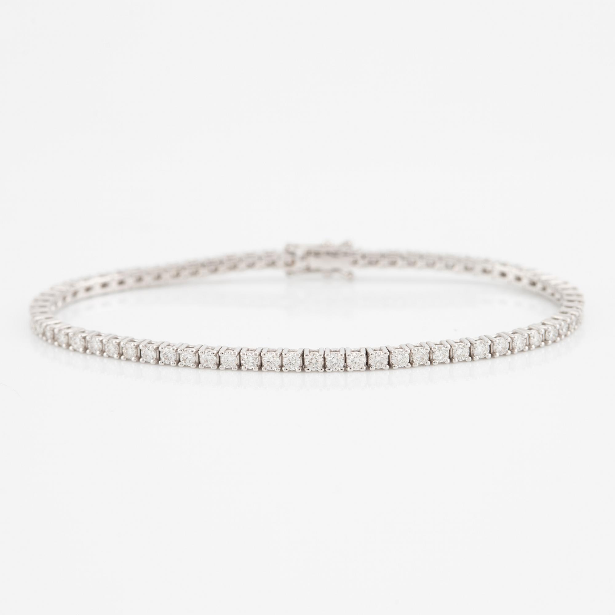 Tennisarmband 18K vitguld med briljantslipade diamanter, medföljande HRD report.