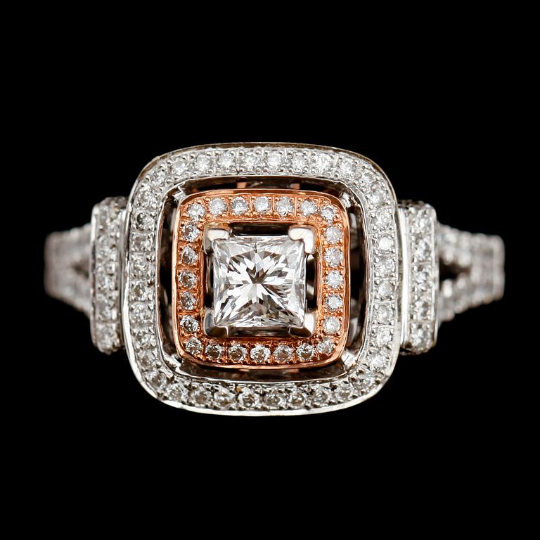 RING, 14 k vitguld, princess och briljanslipade diamanter, tot ca 1,25 ct.