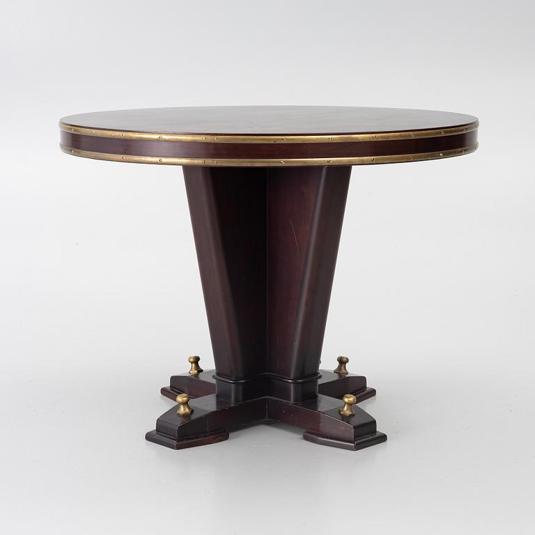 Occasional table, 20th century.