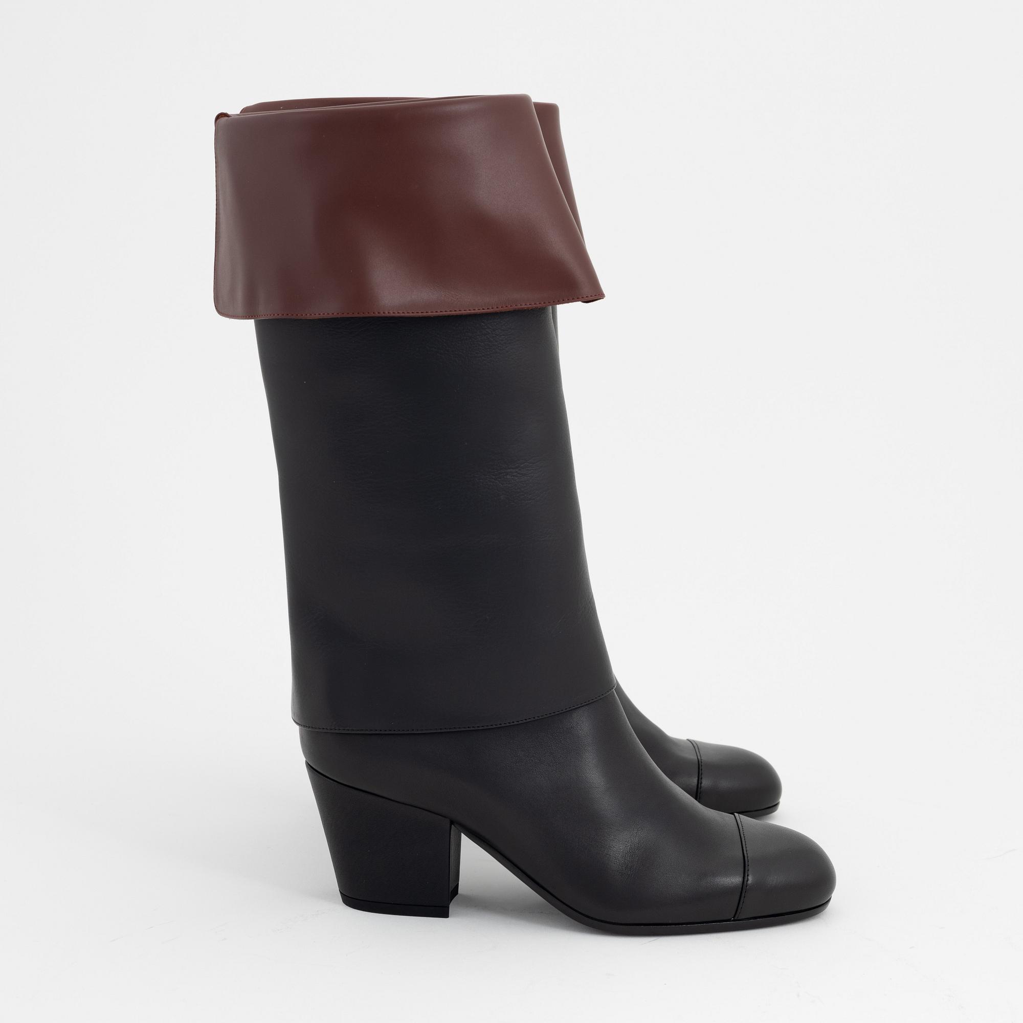 Chanel, a pair of leather boots, Fall/Winter 2020, size 37 1/2.