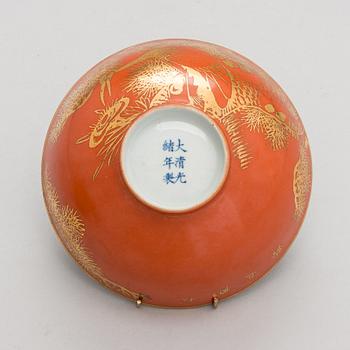 Three Chinese Guangxus marked porcelain bowls, first half of the 20th century.