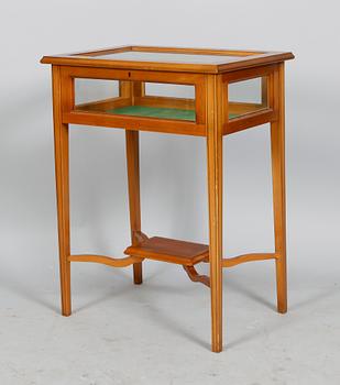 VITRINBORD, 1900-tal.