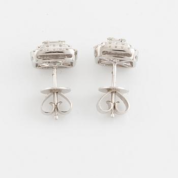 Baguette- och brilliant cut diamond earrings.