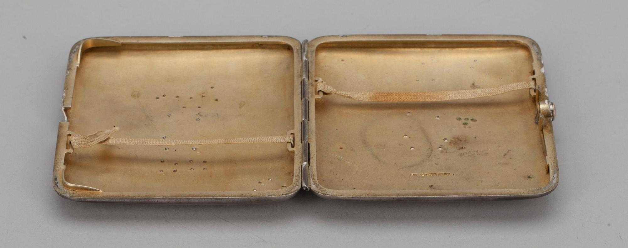 CIGARRETTETUI, 813 silver, guld. E. Montin, Vasa 1916. Vikt 191 g.