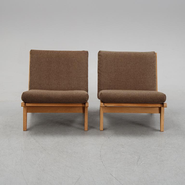 Hans J Wegner, a pair of oak easy chairs model 'GE-370', Getama, Denmark, second half of the 20th century.