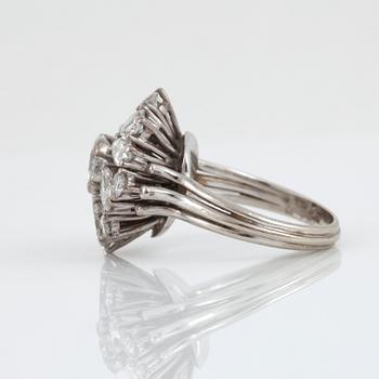 RING med diamanter i karmoseringsmodell, ca 1.80 ct.