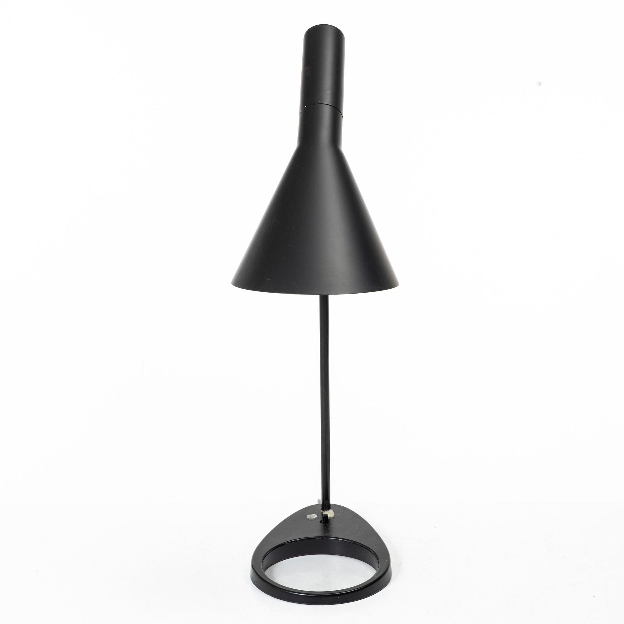 Arne Jacobsen, bordslampa, "AJ", Louis Poulsen, Danmark.