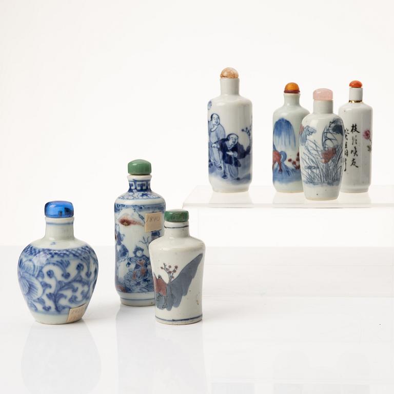 A group of seven Chinese porcelain snuff bottles, late Qing dynasty and 20th century.
