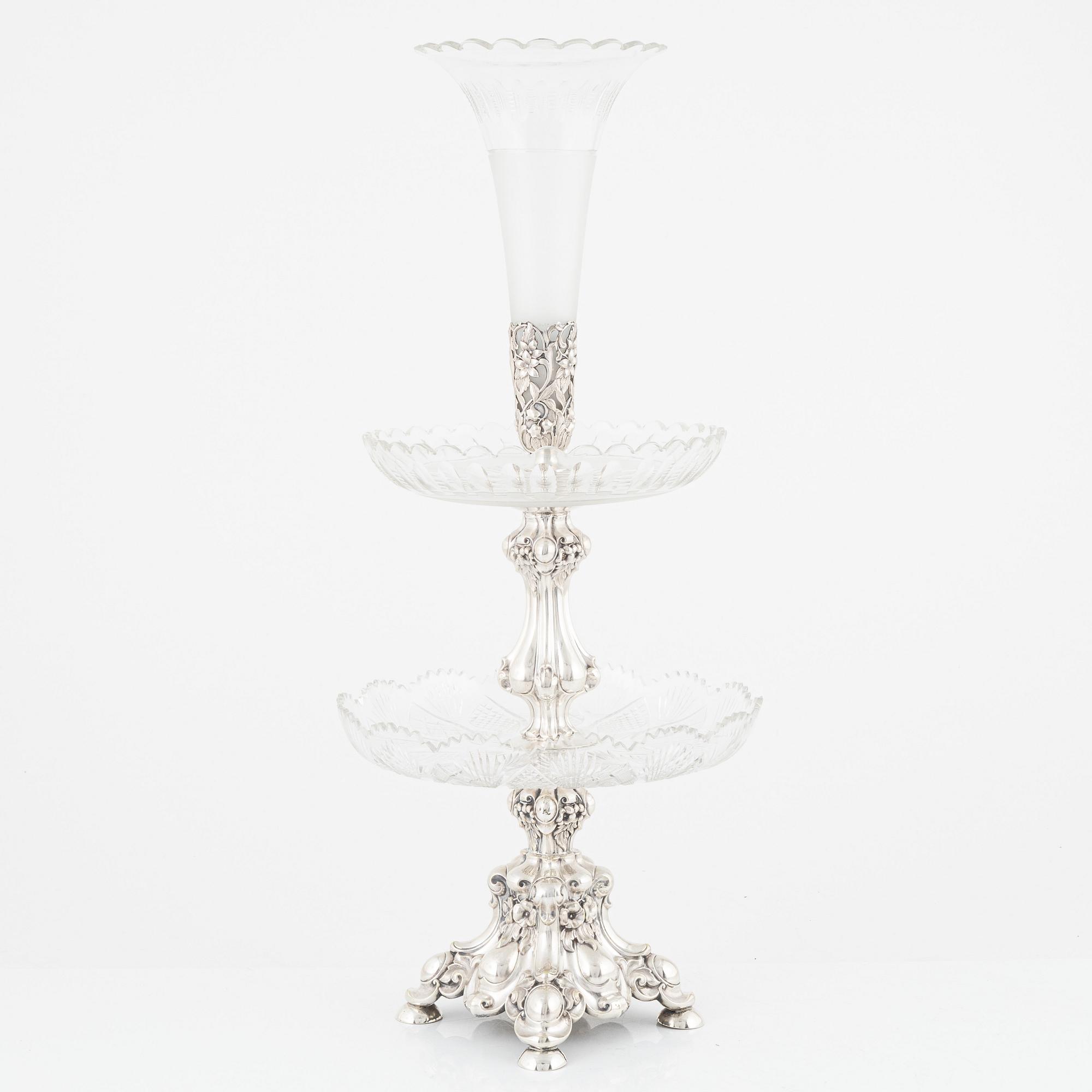 Henniger & Co, bordsuppsats, nysilver och glas, Tyskland, omkring 1900.