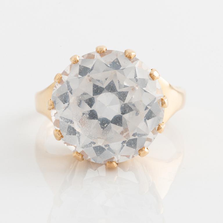 Ring, 18K gold with synthetic white stone.