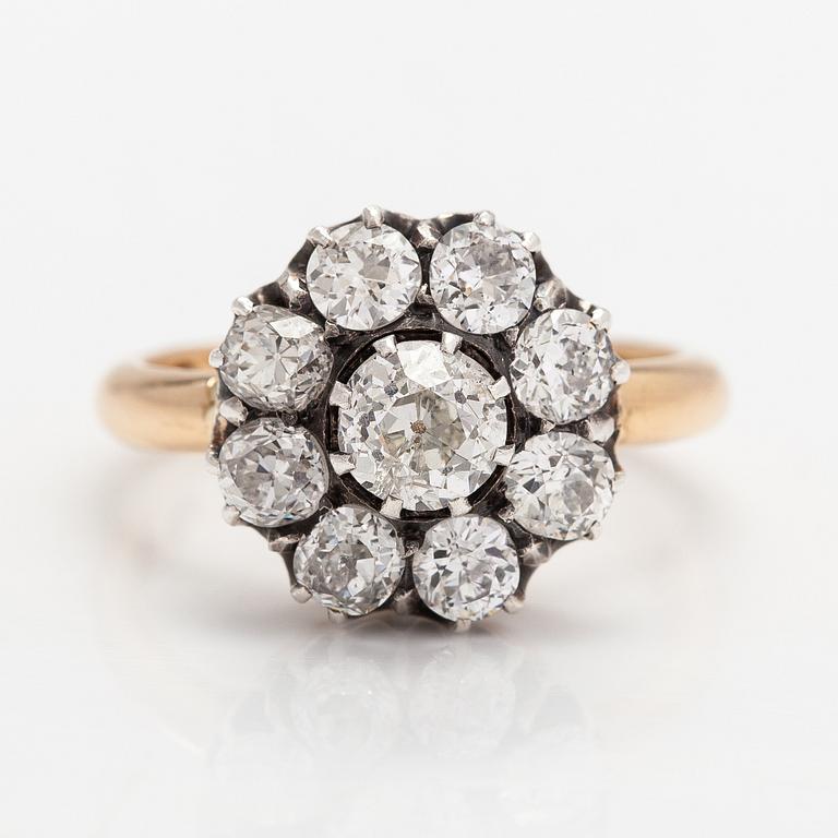 Ring, 18K guld och gammalslipade diamanter ca 1.80 ct totalt. Finland 1932.