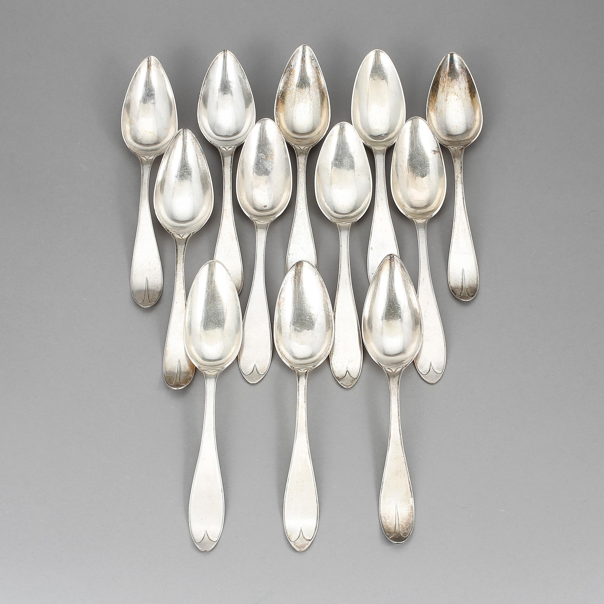 MATSKEDAR, 12 st, silver. Modell svensk spets. Bla Sesseman, Arboga, 1800-talets början. Total vikt ca 758 g.