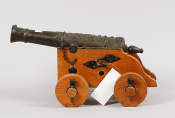 SALUTKANON, brons, 1900-tal.