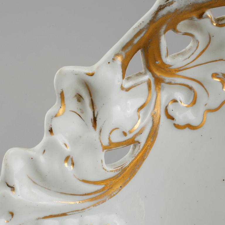 UPPLÄGGSFAT, porslin, C. Tielsch & Co, märkning använd mellan 1870 - 1900.